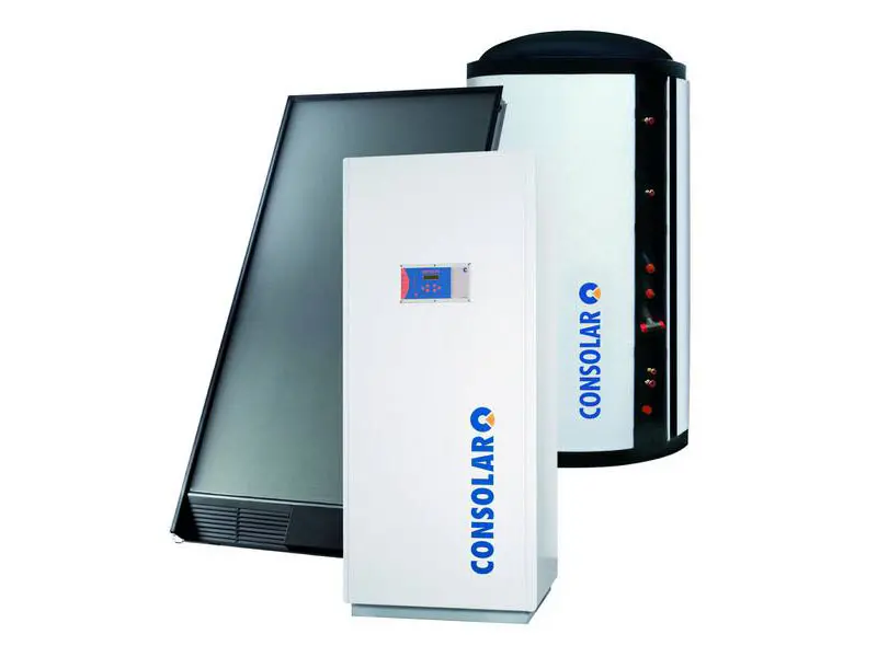 Consolar thermal store beside a flat plate solar collector